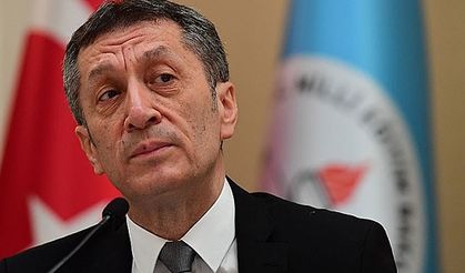 Ziya Selçuk'tan Flaş İmza ve Açıklamalar: Erteleme Kararı ve Uzaktan Eğitim Açıklaması